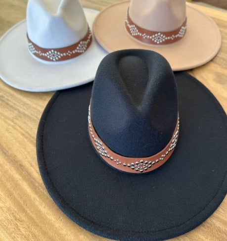 VEGAN FELT FEDORA W/ STUDDED LEATHER BELT