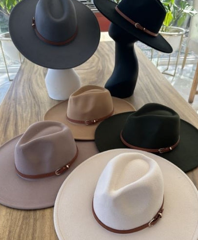 VEGAN FELT PANAMA HAT W/ LEATHER BELT