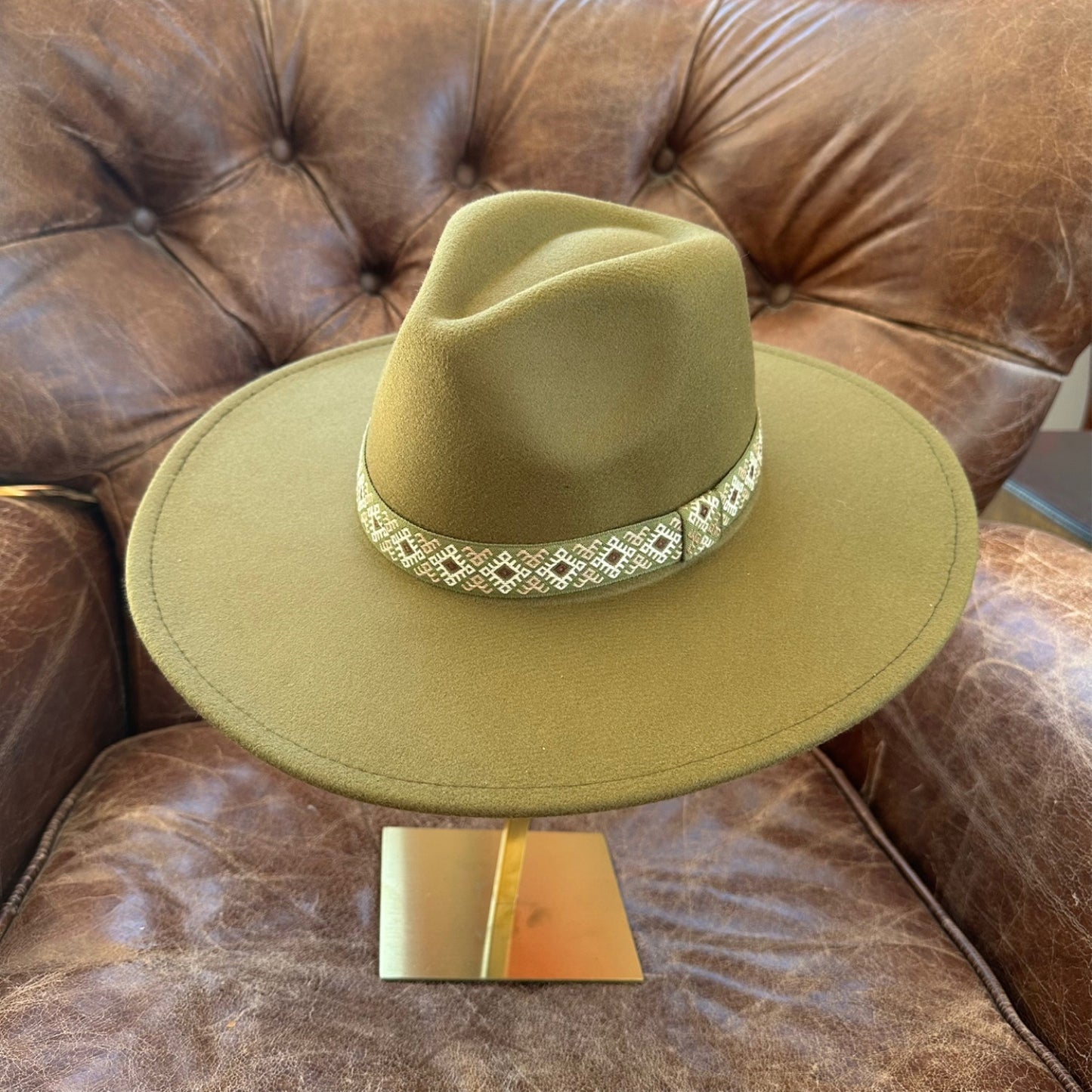 FASHION CLASSIC WIDE BRIM VEGAN FELT FEDORA W/ JAQUARD TAPE