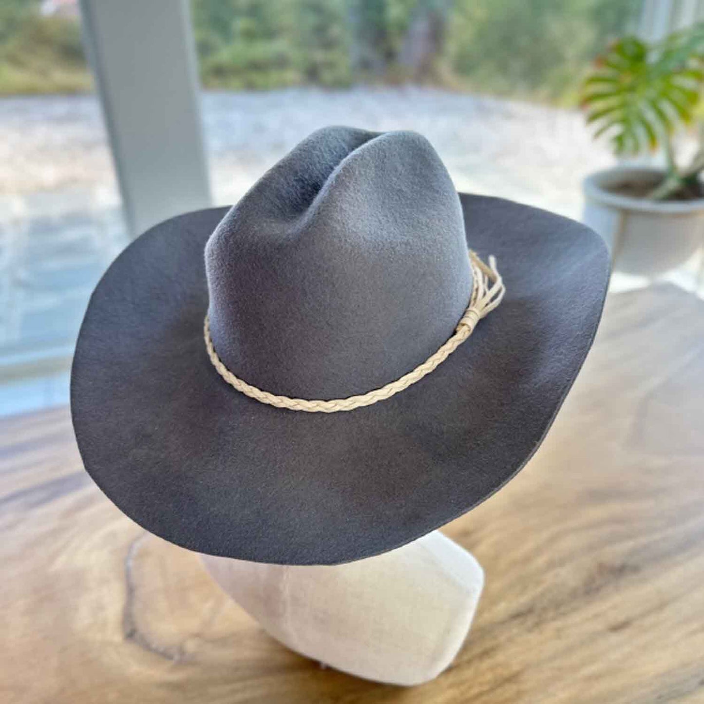 WOOL CATTLEMAN COWBOY WESTERN HAT W/ SUEDE BELT