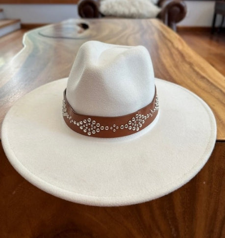 VEGAN FELT FEDORA W/  STUDDED LEATHER BELT