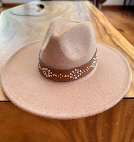 VEGAN FELT FEDORA W/  STUDDED LEATHER BELT