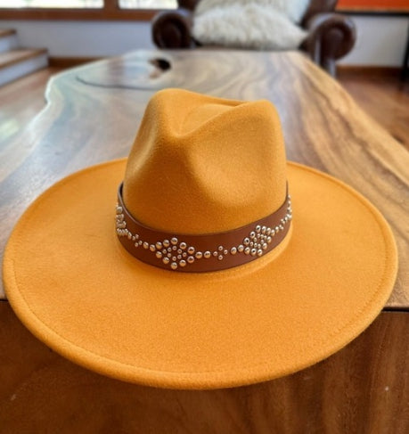 VEGAN FELT FEDORA W/  STUDDED LEATHER BELT