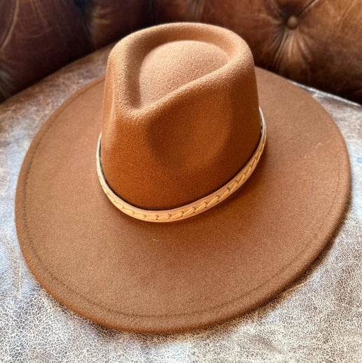 VEGAN FELT RANCHER HAT WITH BRAIDE LEATHER BELT