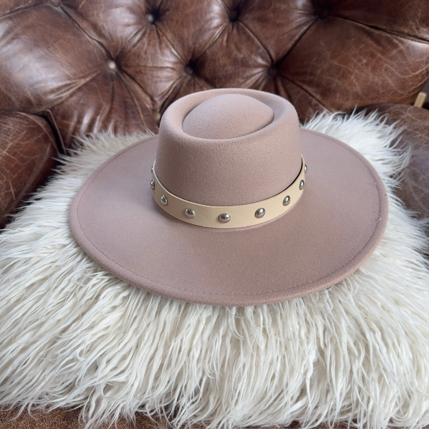 VEGAN FELT BOATER HAT WITH LEATHER BELT