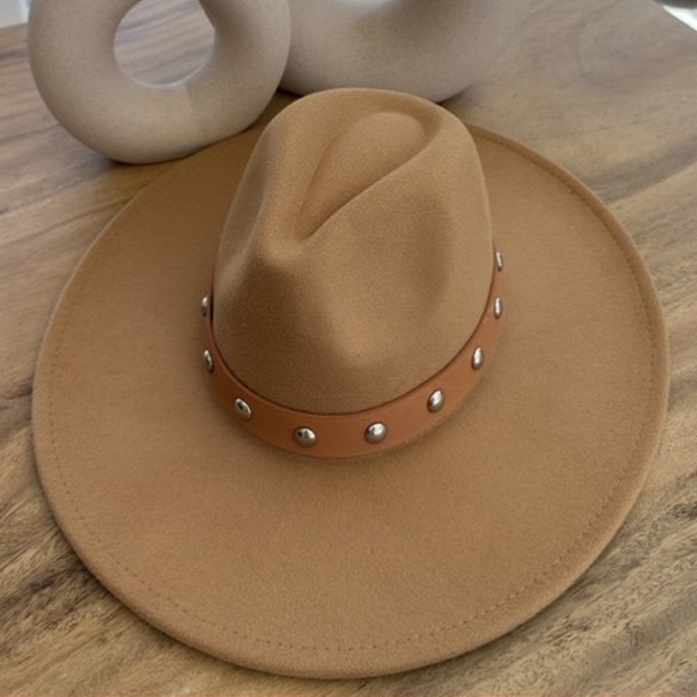 VEGAN FELT FEDORA W/STUDDED LEATHER BELT