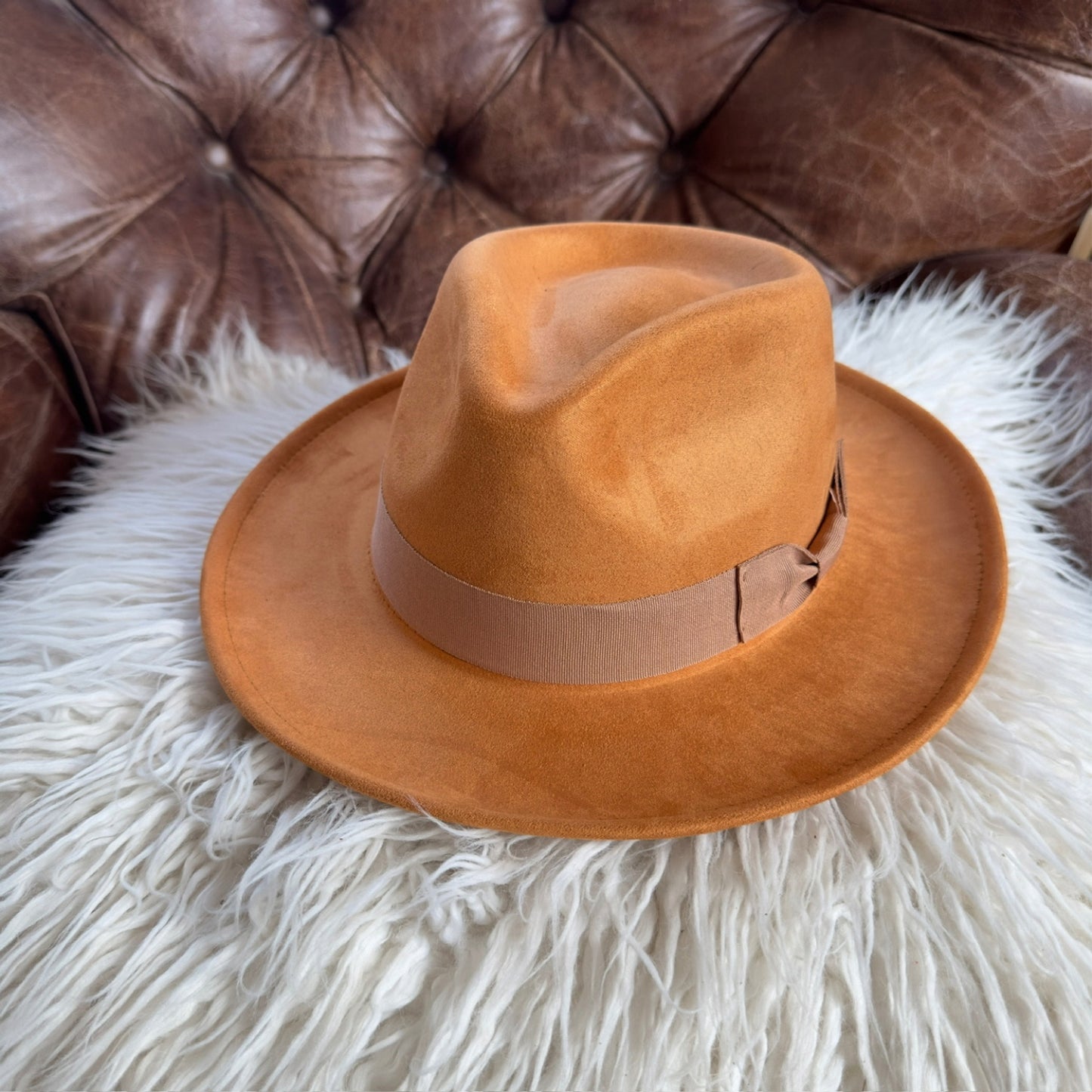 SHORT BRIM SUEDE RANCHER HAT  W/ RIBBON