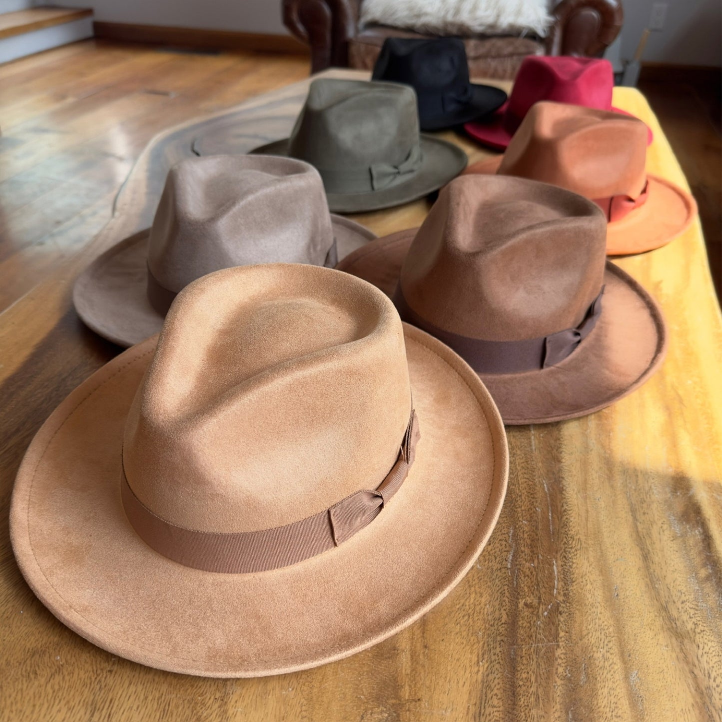 SHORT BRIM SUEDE RANCHER HAT  W/ RIBBON