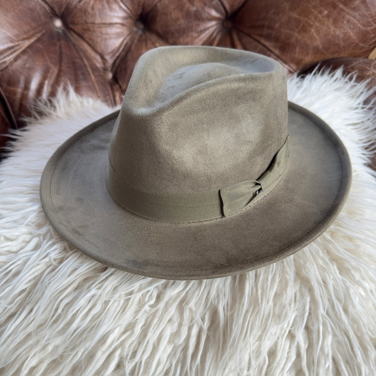 SHORT BRIM SUEDE RANCHER HAT  W/ RIBBON