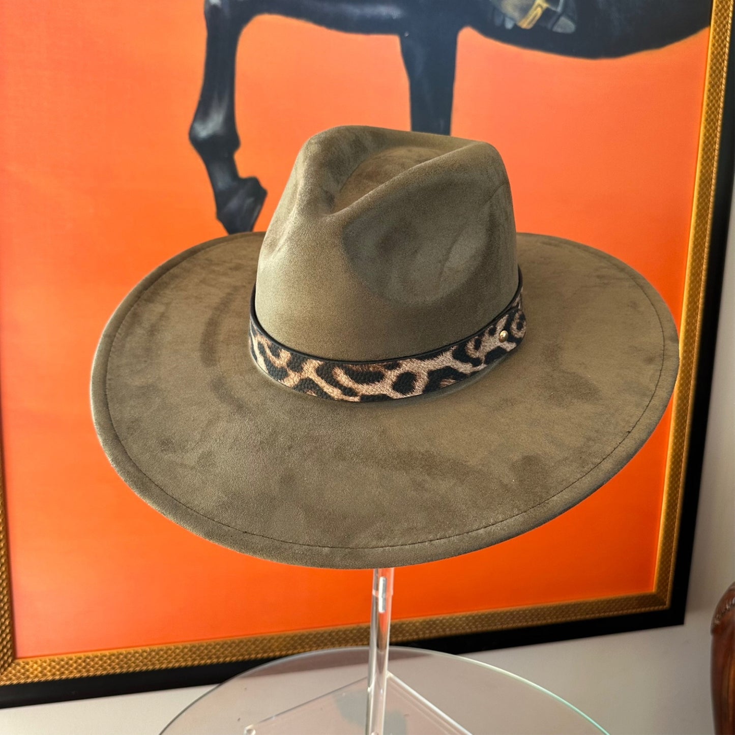 WIDE BRIM VEGAN SUEDE HAT WIDE LEOPARD LEATHER BELT