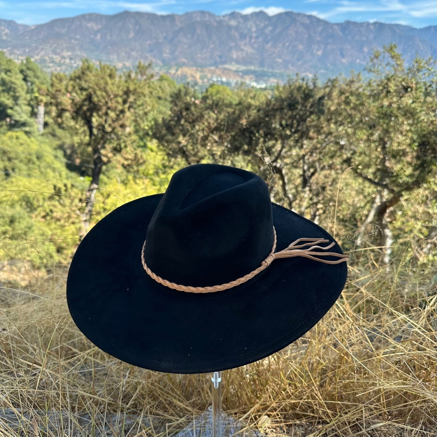 WIDE BRIM VEGAN SUEDE HAT WIDE BRAID BELT